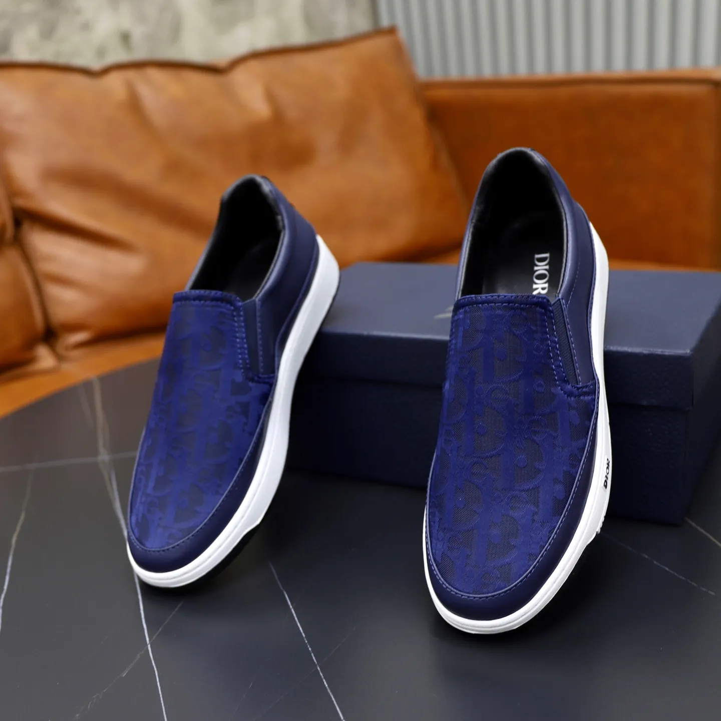 Ex-factory price: 420💰🙅‍♂️🙅‍♂️🙅‍♂️ Brand: Dior DIOR Standard code: 38-44 (45 customized) Grade: Same as the official website Material: Original material splicing Comfortable and breathable lining Lightweight and wear-resistant sports outsole Style category: Men's fashionable casual shoes Running sneakers Distinguished luxury brand elements Top luxury Color: actual picture color